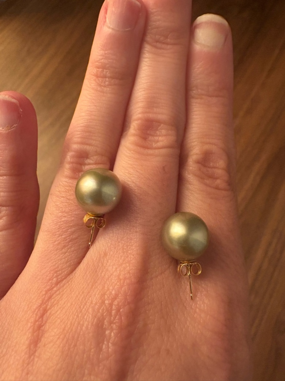 Grey Freshwater Pearl Stud Earrings - Picture 5 of 5